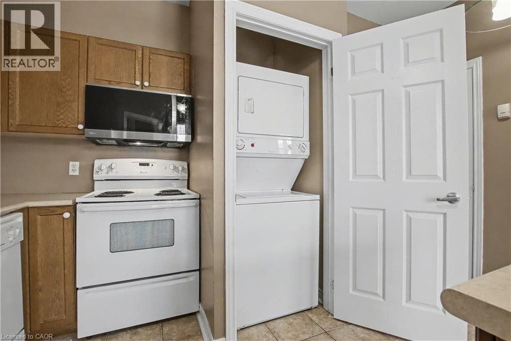 Single Family at 207- 6365 DRUMMOND Road, Niagara Falls, Ontario - Photo 9 - RE/MAX Garden City Realty