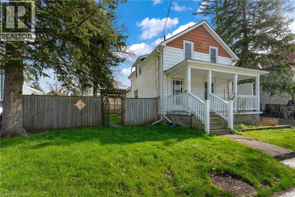 Single Family at 105 BALD Street, Welland, Ontario - Photo 4 - RE/MAX Garden City Realty