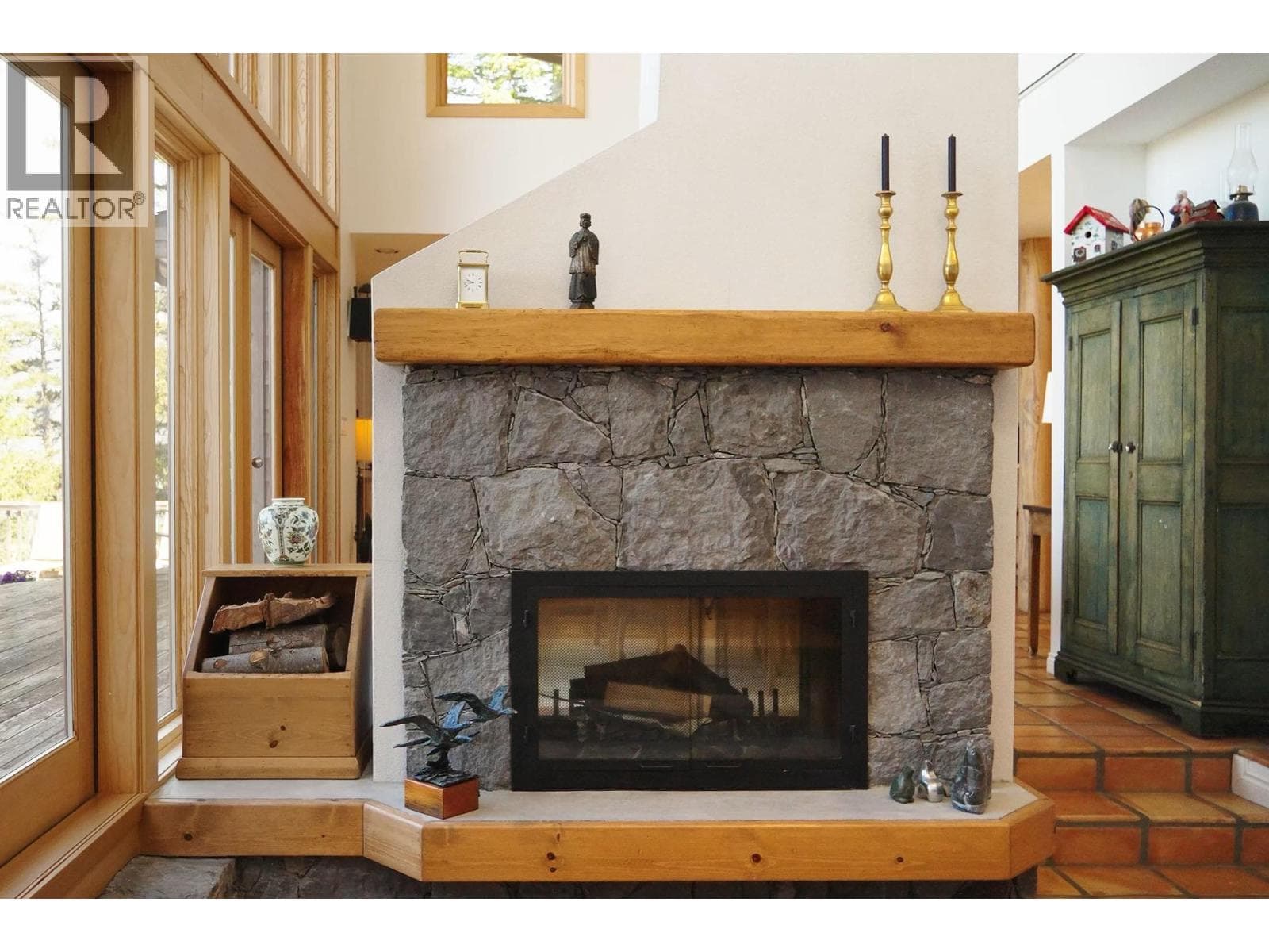 Single Family at 520 SMUGGLERS COVE Road, Bowen Island, British Columbia - Photo 8 - RE/MAX Garden City Realty