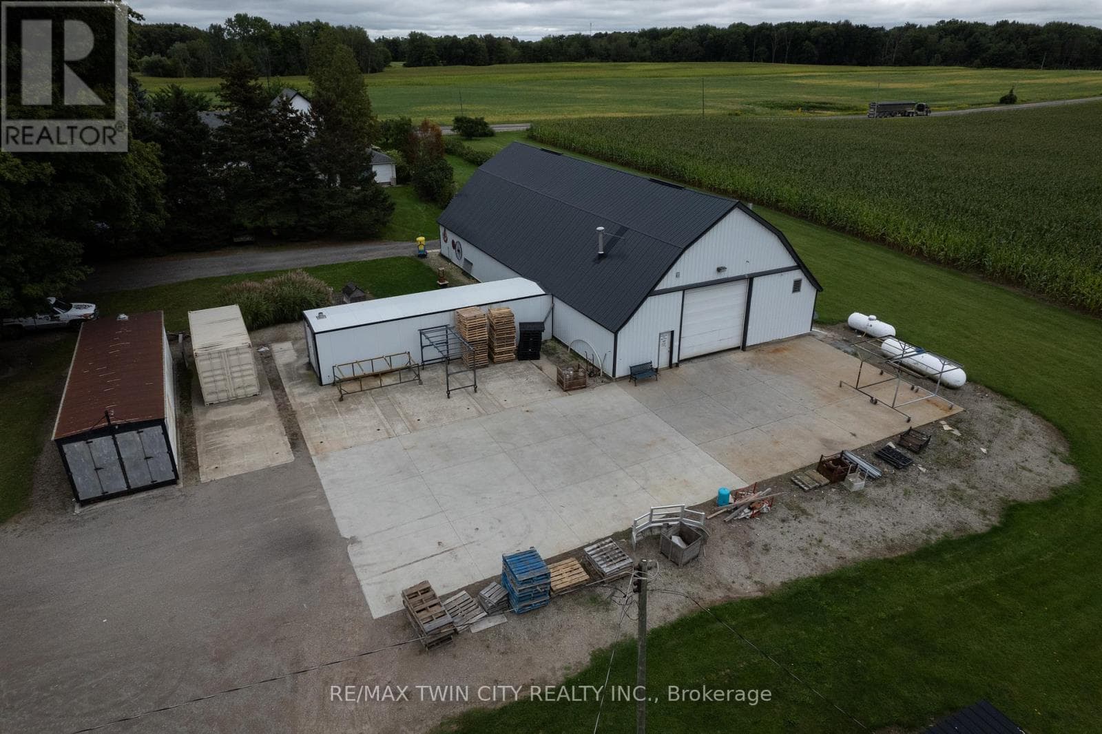 Single Family at 331 MIDDLE TOWNLINE Road, Brant (Burford), Ontario - Photo 7 - RE/MAX Garden City Realty
