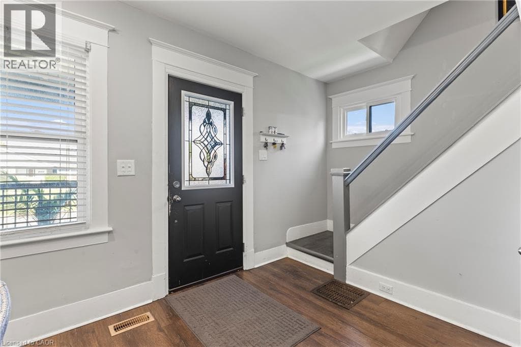 Single Family at 239 BOWEN Road, Fort Erie, Ontario - Photo 5 - RE/MAX Garden City Realty