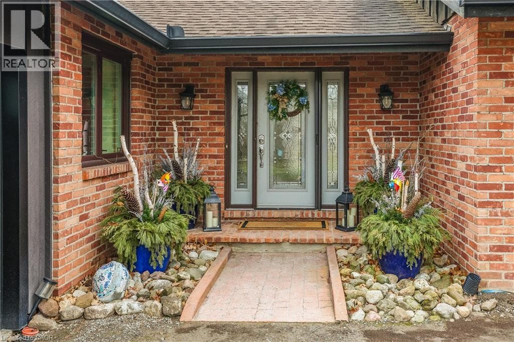 Single Family at 51 PARK Road, Grimsby, Ontario - Photo 3 - RE/MAX Garden City Realty