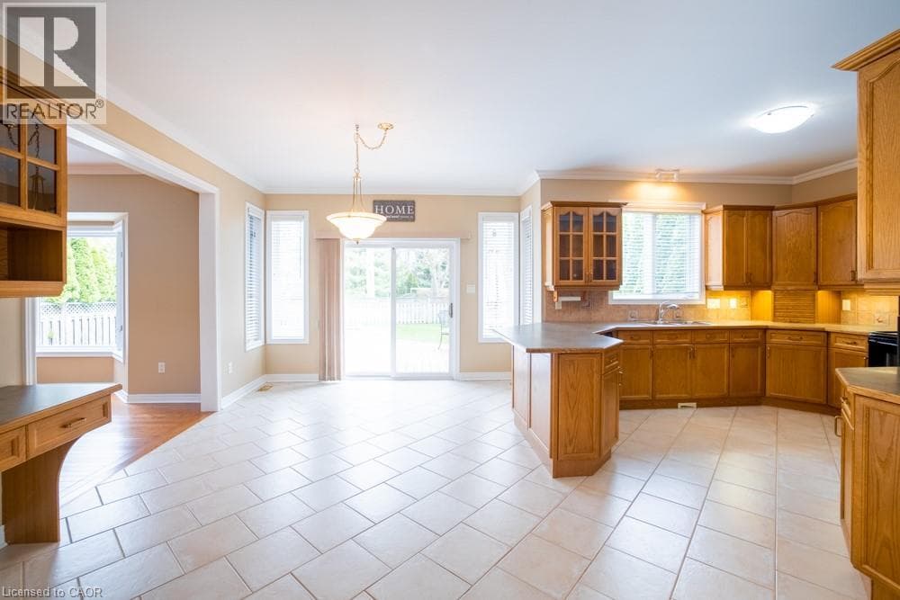 Single Family at 8 SOPHIE Court, Grimsby, Ontario - Photo 10 - RE/MAX Garden City Realty