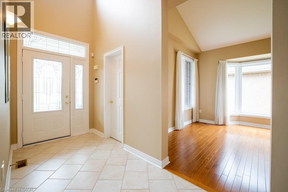 Single Family at 8 SOPHIE Court, Grimsby, Ontario - Photo 6 - RE/MAX Garden City Realty