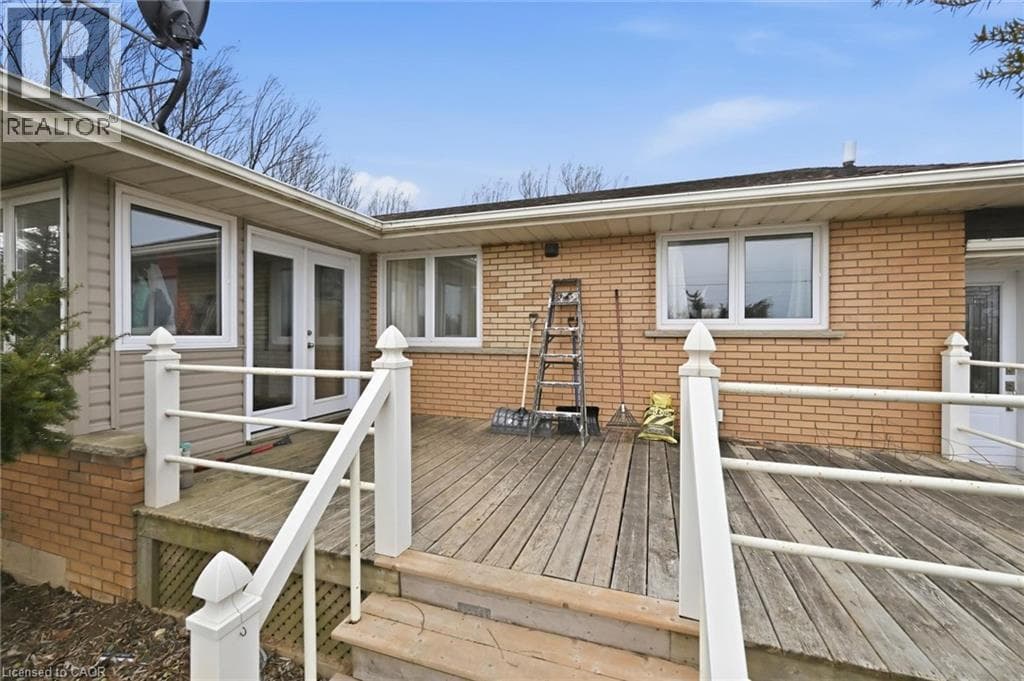 Single Family at 356 MOUNTAIN Road, Grimsby, Ontario - Photo 4 - RE/MAX Garden City Realty