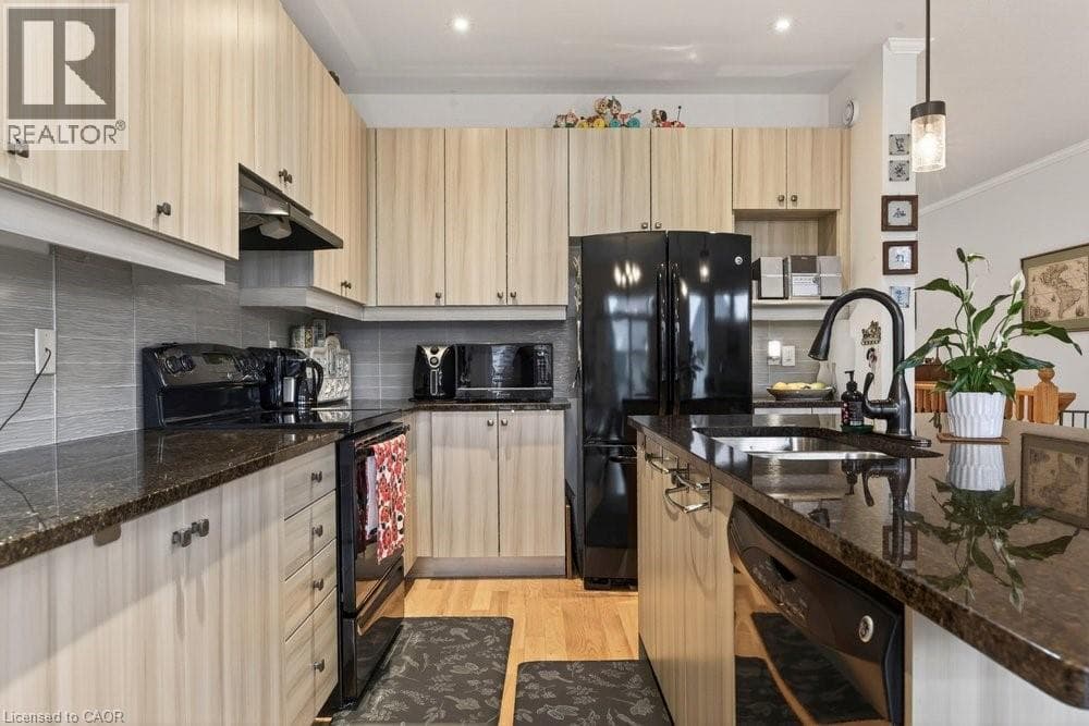 Single Family at 30 GALLOWAY Trail, Welland, Ontario - Photo 7 - RE/MAX Garden City Realty