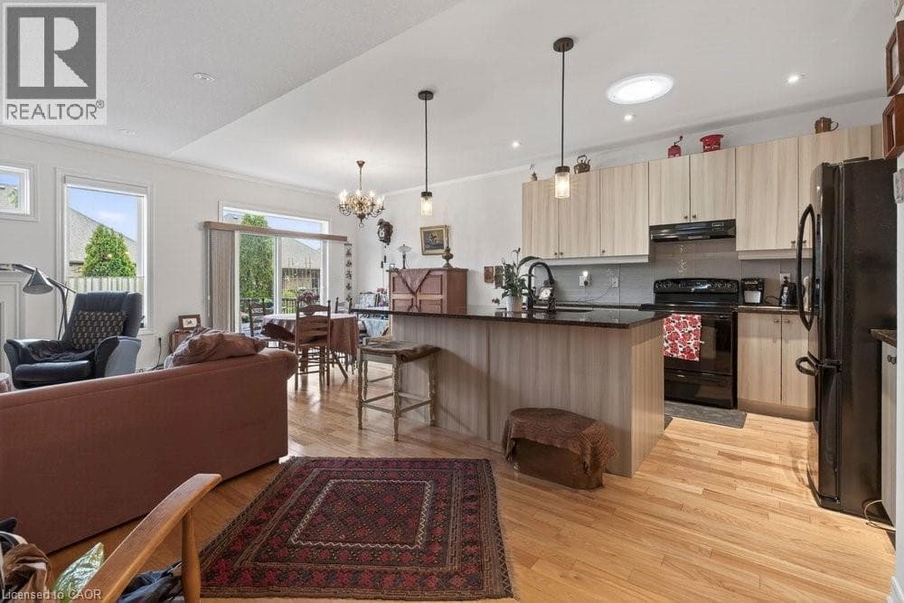 Single Family at 30 GALLOWAY Trail, Welland, Ontario - Photo 9 - RE/MAX Garden City Realty