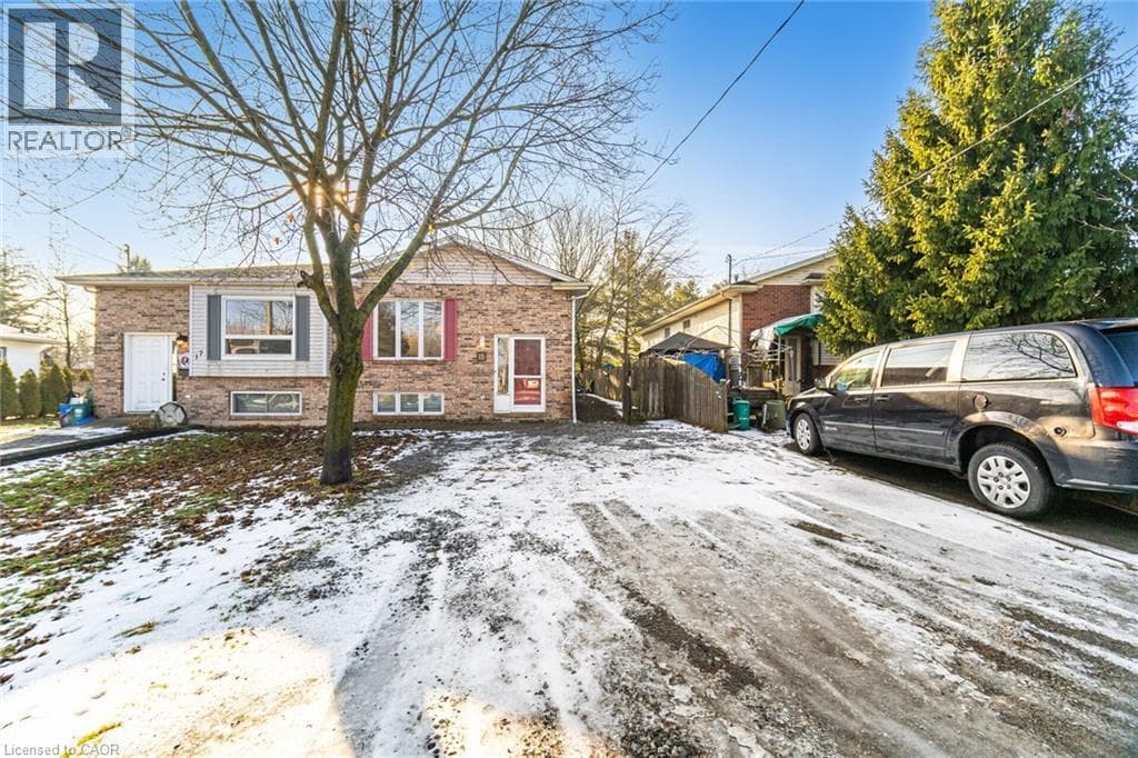 Single Family at 15 MARGARET Street, Thorold, Ontario - Photo 3 - RE/MAX Garden City Realty