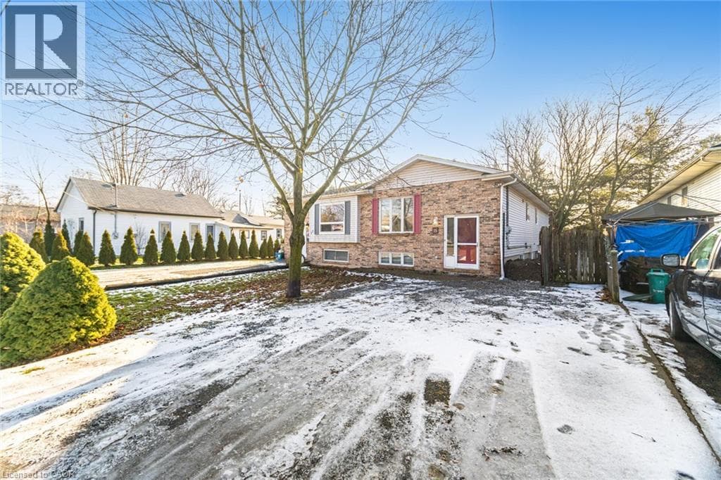 Single Family at 15 MARGARET Street, Thorold, Ontario - Photo 4 - RE/MAX Garden City Realty
