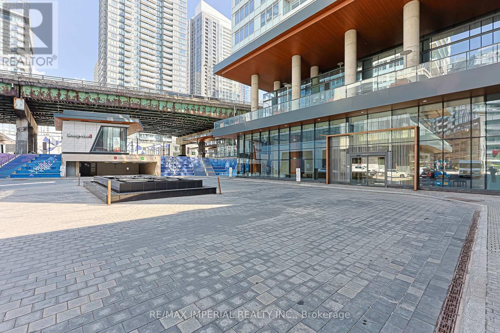Single Family at 2707- 17 Bathurst Street, Toronto (Waterfront Communities), Ontario - Photo 3 - RE/MAX Garden City Realty