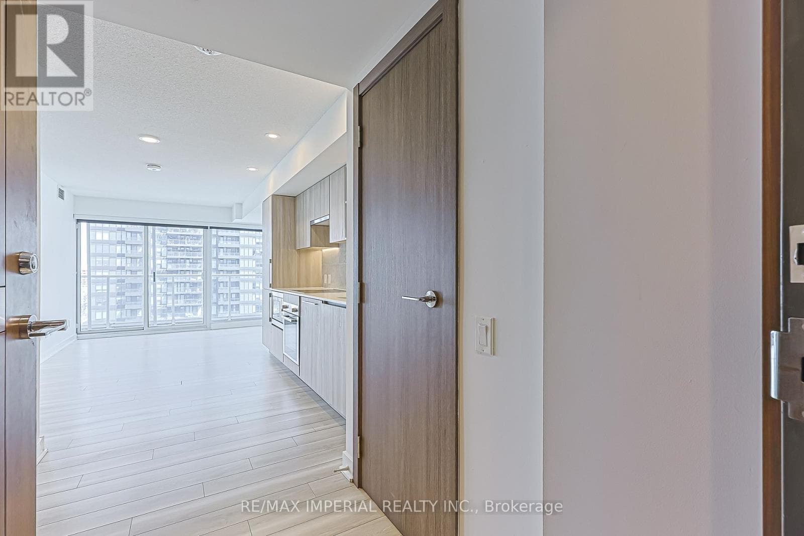 Single Family at 2707- 17 Bathurst Street, Toronto (Waterfront Communities), Ontario - Photo 7 - RE/MAX Garden City Realty