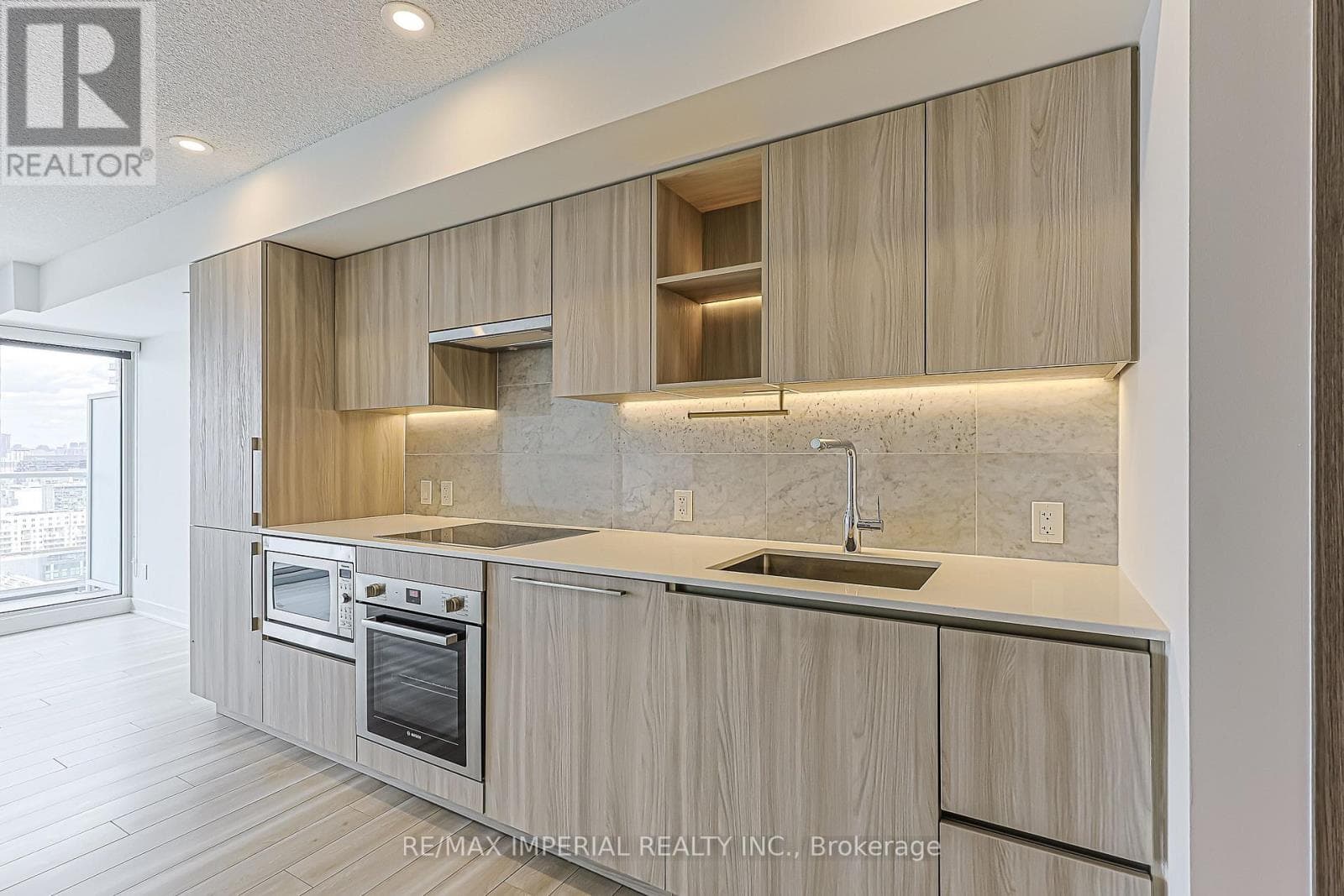 Single Family at 2707- 17 Bathurst Street, Toronto (Waterfront Communities), Ontario - Photo 8 - RE/MAX Garden City Realty