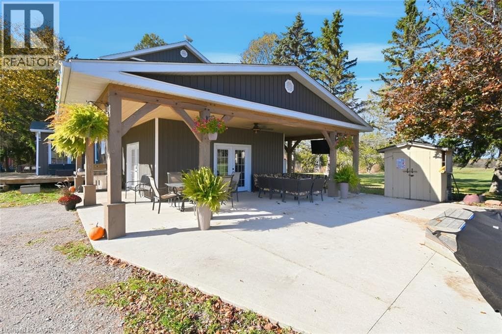 Single Family at 9043 RIDGE Road, Niagara Falls, Ontario - Photo 3 - RE/MAX Garden City Realty