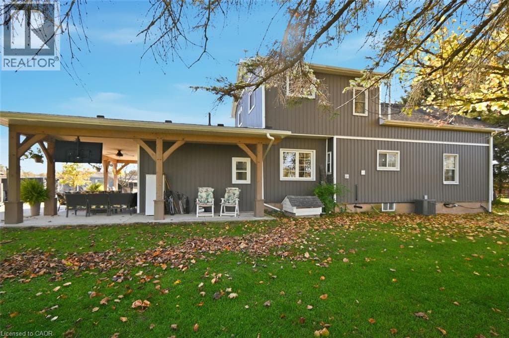 Single Family at 9043 RIDGE Road, Niagara Falls, Ontario - Photo 4 - RE/MAX Garden City Realty