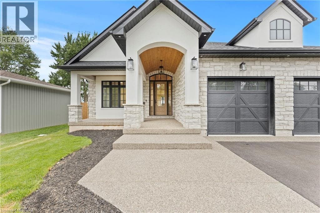 Single Family at 637 BUFFALO Road, Fort Erie, Ontario - Photo 3 - RE/MAX Garden City Realty