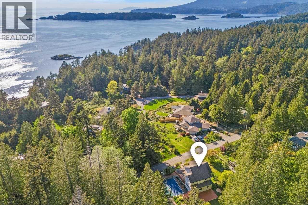 Single Family at 483 BRAEWOOD Place, Bowen Island, British Columbia - Photo 2 - RE/MAX Garden City Realty