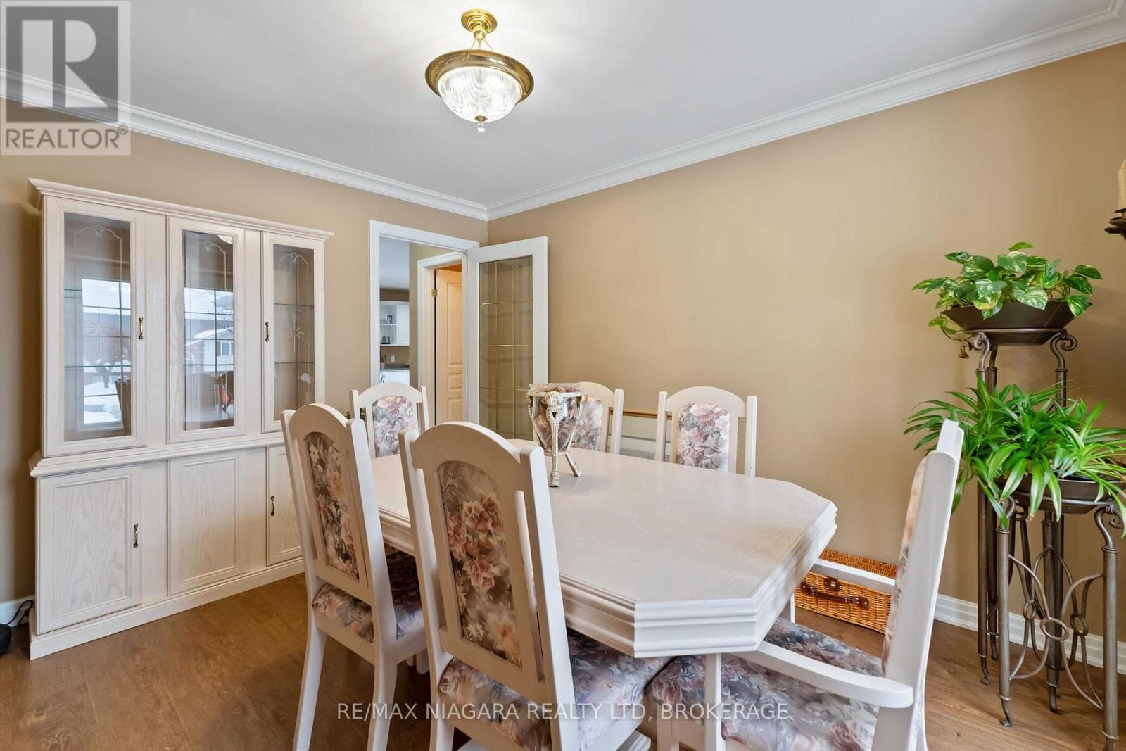 Single Family at 7874 Bishop Avenue, Niagara Falls (Mt. Carmel), Ontario - Photo 6 - RE/MAX Garden City Realty