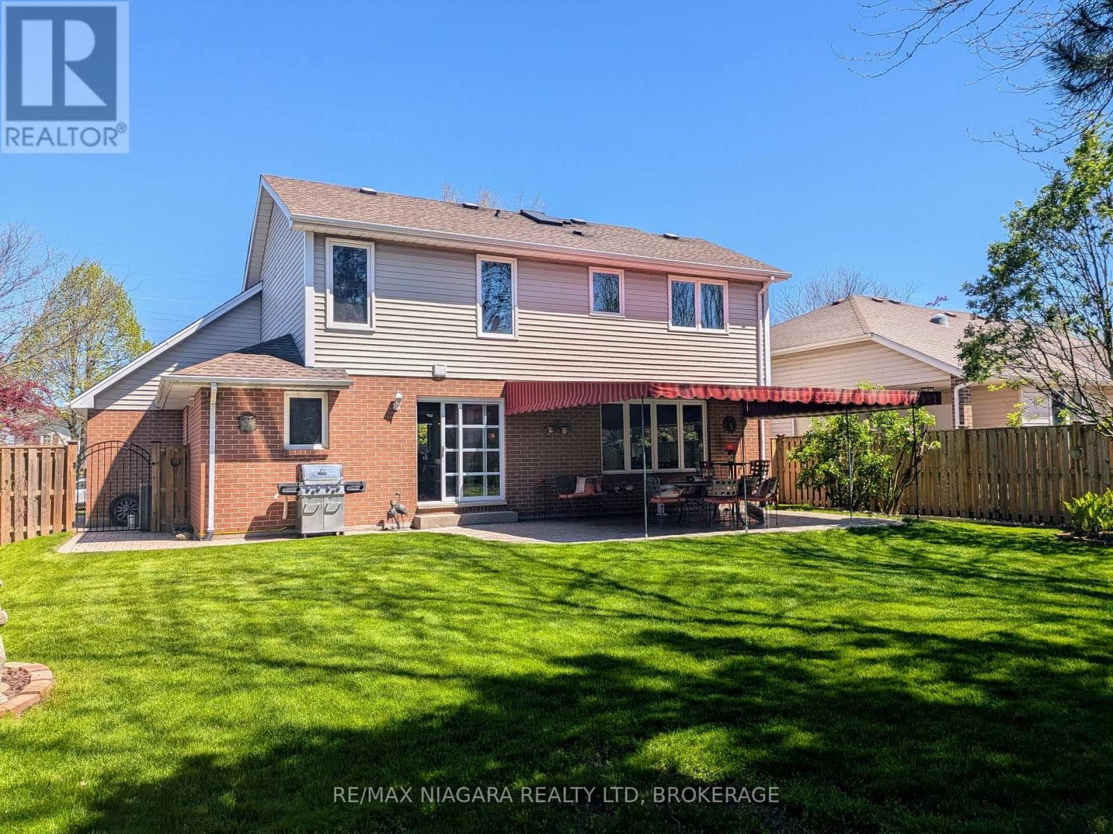 Single Family at 7874 Bishop Avenue, Niagara Falls (Mt. Carmel), Ontario - Photo 3 - RE/MAX Garden City Realty