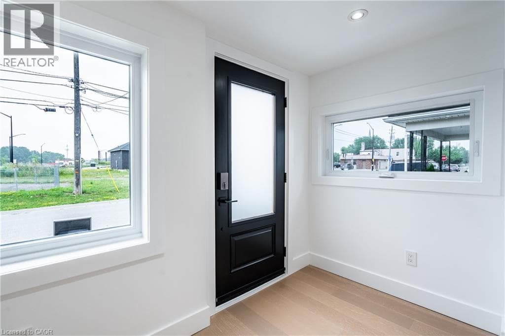 Single Family at 4471 FIRST Avenue, Niagara Falls, Ontario - Photo 7 - RE/MAX Garden City Realty