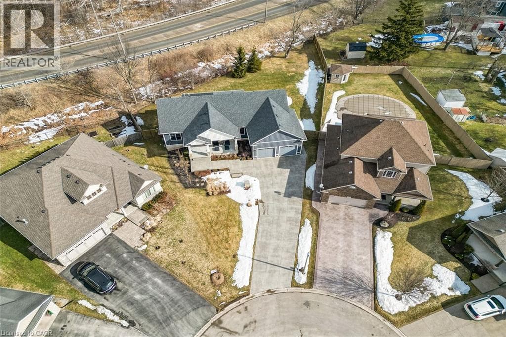 Single Family at 166 MICHELLE Court, Welland, Ontario - Photo 2 - RE/MAX Garden City Realty