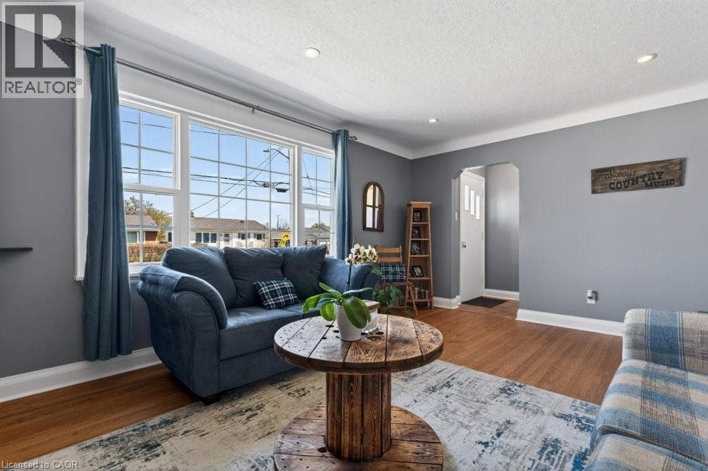 Single Family at 34 ADMIRAL Road, St. Catharines, Ontario - Photo 10 - RE/MAX Garden City Realty