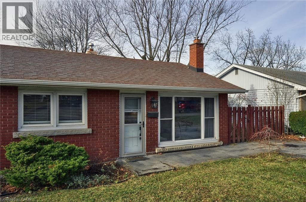 Single Family at 144 JACOBSON Avenue, St. Catharines, Ontario - Photo 4 - RE/MAX Garden City Realty