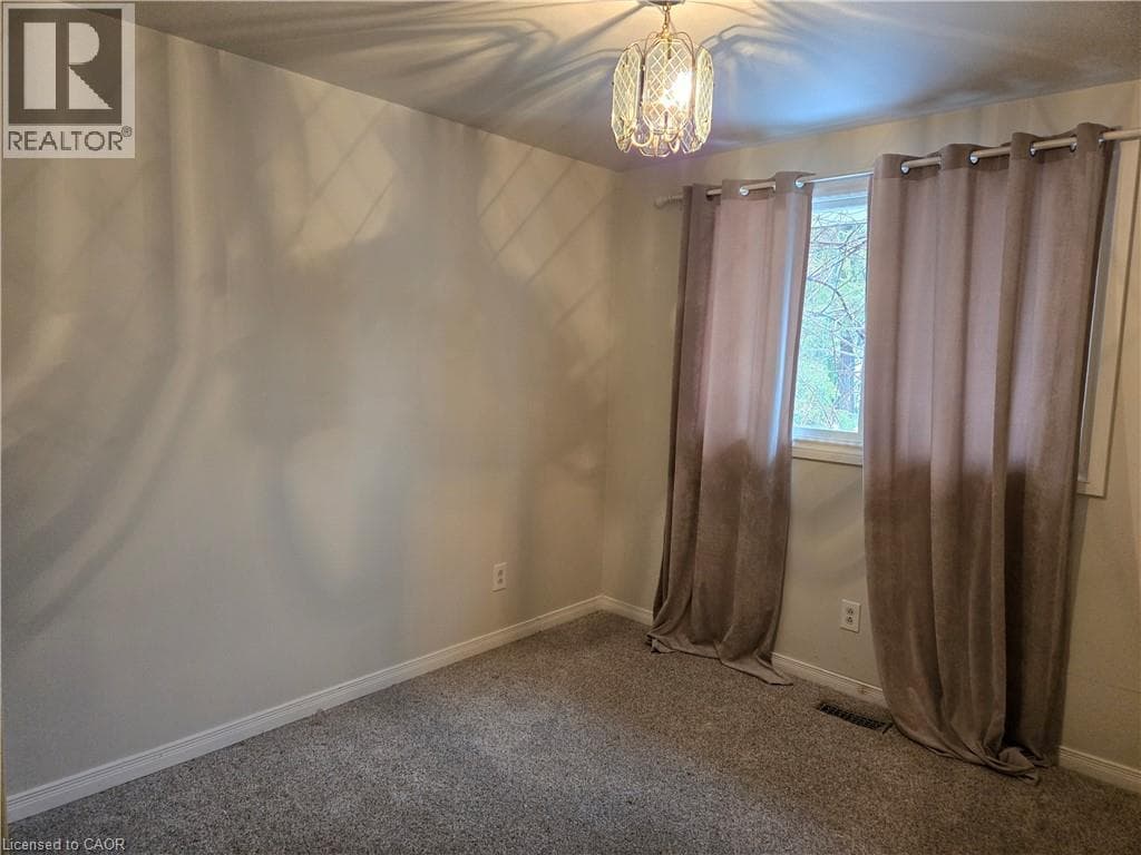 Single Family at 3 GOVERNOR SIMCOE Drive, St. Catharines, Ontario - Photo 7 - RE/MAX Garden City Realty