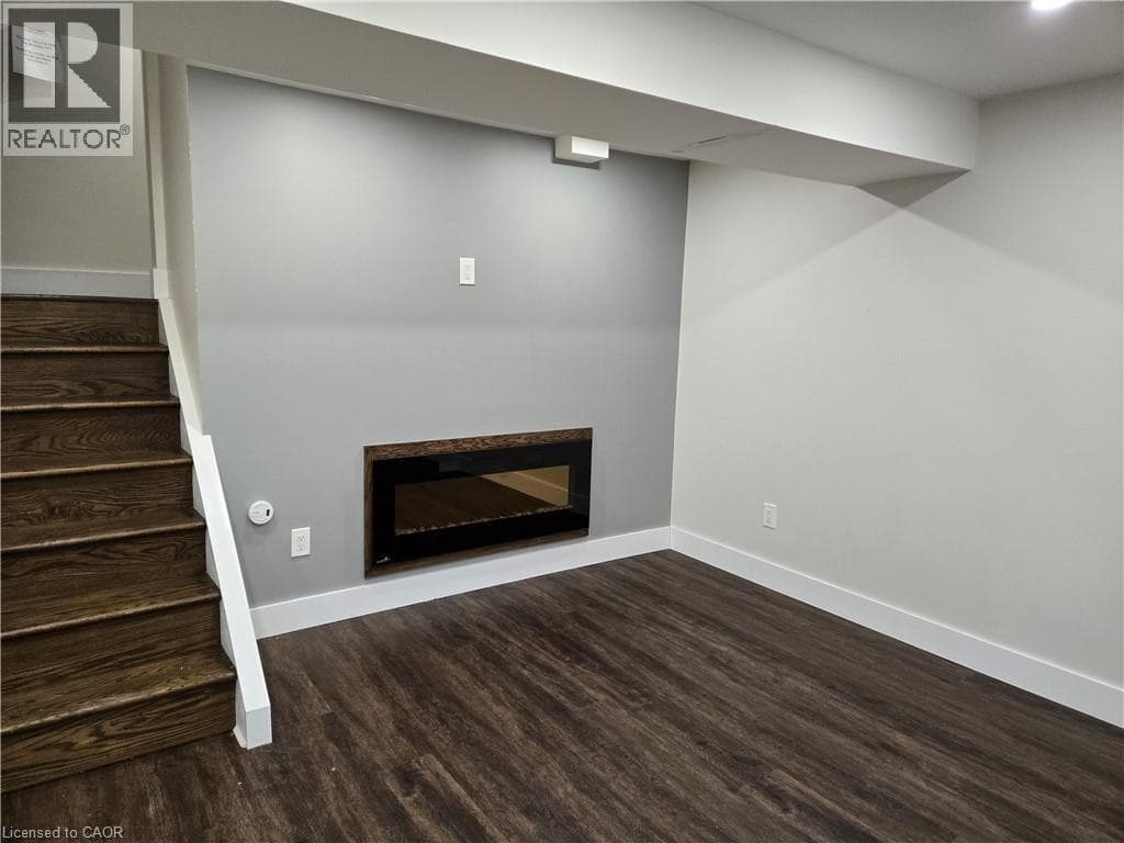 Single Family at 3 GOVERNOR SIMCOE Drive, St. Catharines, Ontario - Photo 9 - RE/MAX Garden City Realty