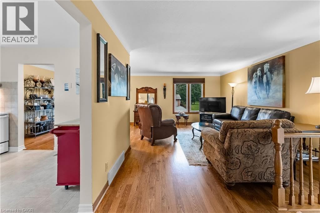 Single Family at 2881 OLDEN Avenue, Niagara Falls, Ontario - Photo 9 - RE/MAX Garden City Realty