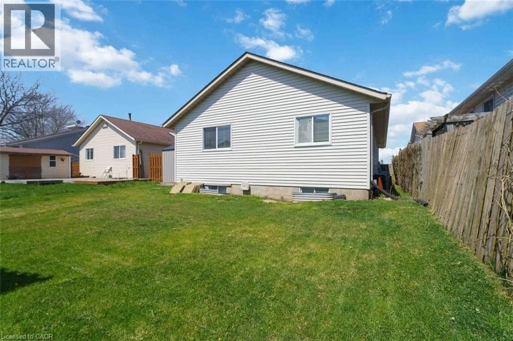 Single Family at 41 EASTWOOD Drive, Welland, Ontario - Photo 6 - RE/MAX Garden City Realty
