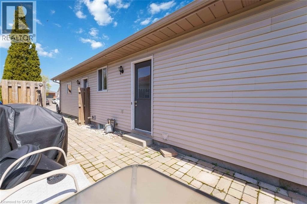 Single Family at 41 EASTWOOD Drive, Welland, Ontario - Photo 8 - RE/MAX Garden City Realty