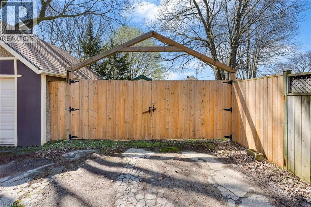 Single Family at 122 ELGIN Street, Port Colborne, Ontario - Photo 10 - RE/MAX Garden City Realty