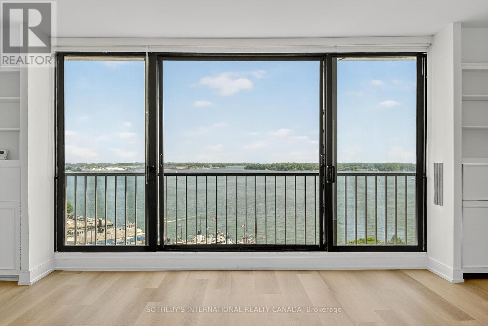 Single Family at 1423- 33 Harbour Square, Toronto (Waterfront Communities), Ontario - Photo 3 - RE/MAX Garden City Realty