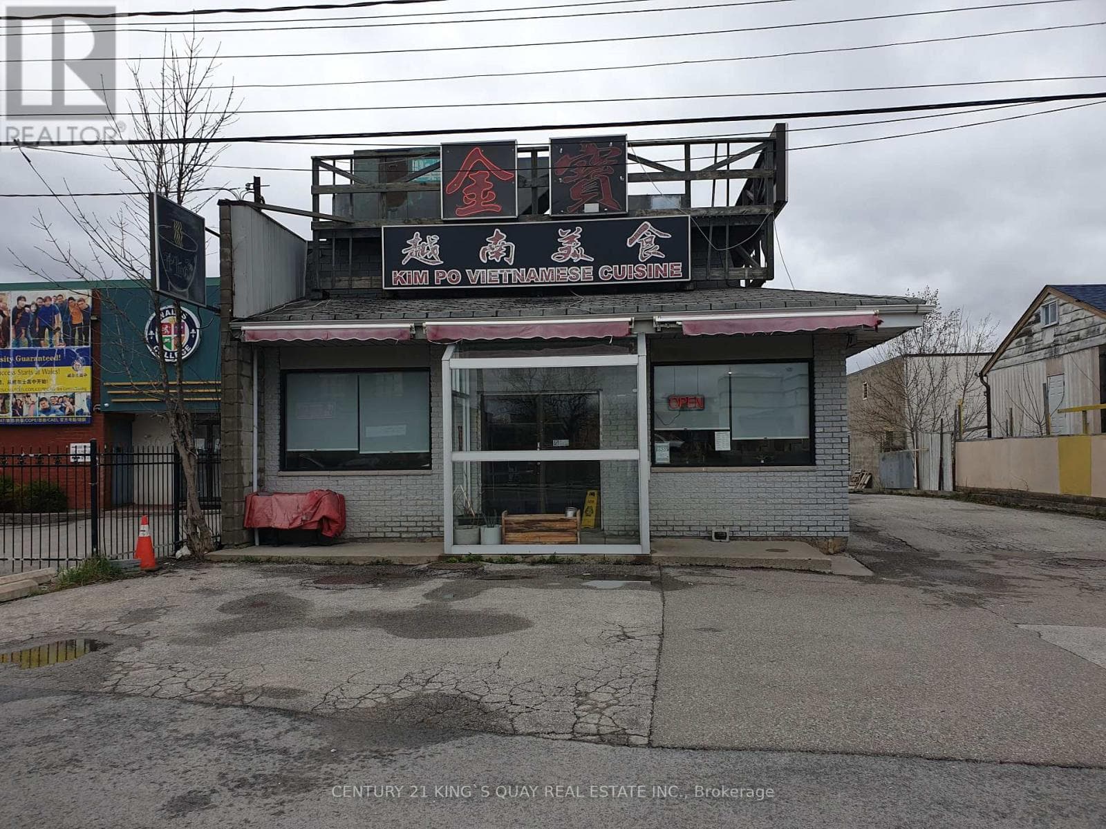 58 Redlea Avenue