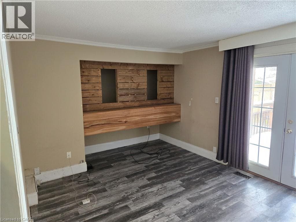 Single Family at 45 CHAPLIN Avenue, St. Catharines, Ontario - Photo 5 - RE/MAX Garden City Realty