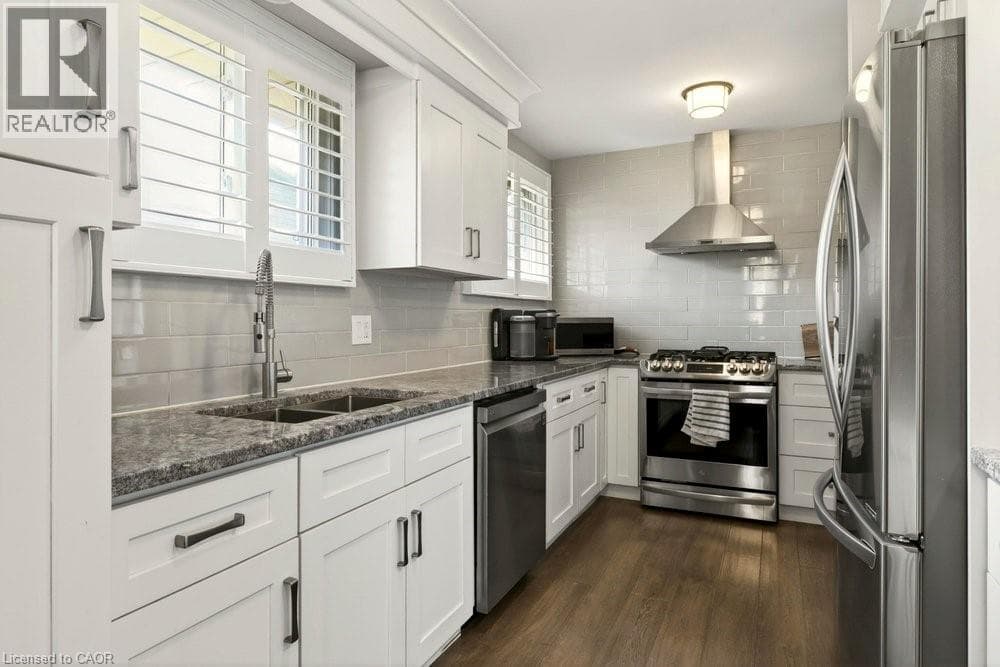 Single Family at 33 VIA DELL MONTE Street, St. Catharines, Ontario - Photo 8 - RE/MAX Garden City Realty