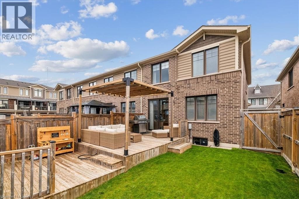 Single Family at 59 WATERVIEW Lane, Grimsby, Ontario - Photo 7 - RE/MAX Garden City Realty