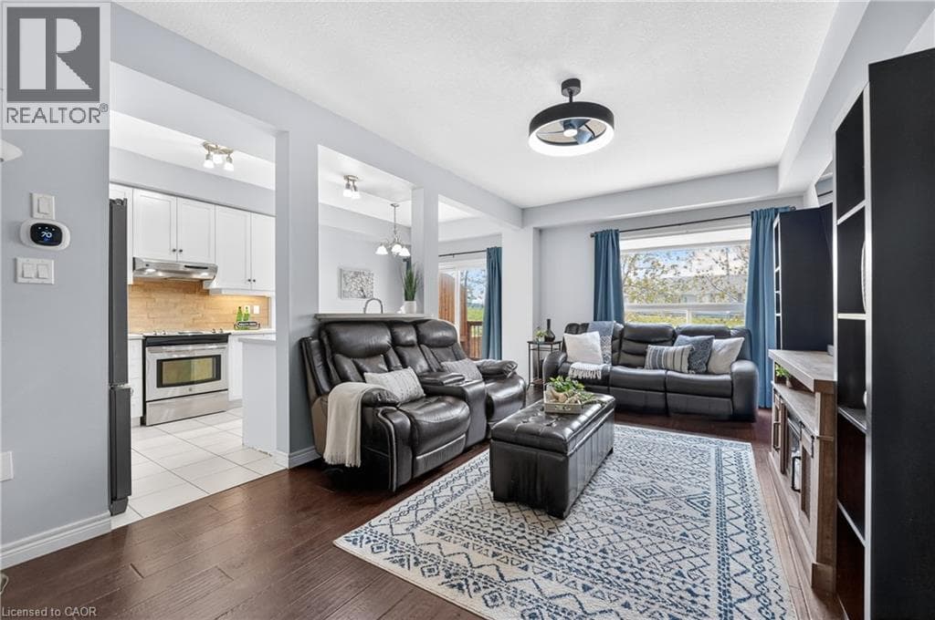 Single Family at 11- 8 LAKELAWN Road, Grimsby, Ontario - Photo 3 - RE/MAX Garden City Realty