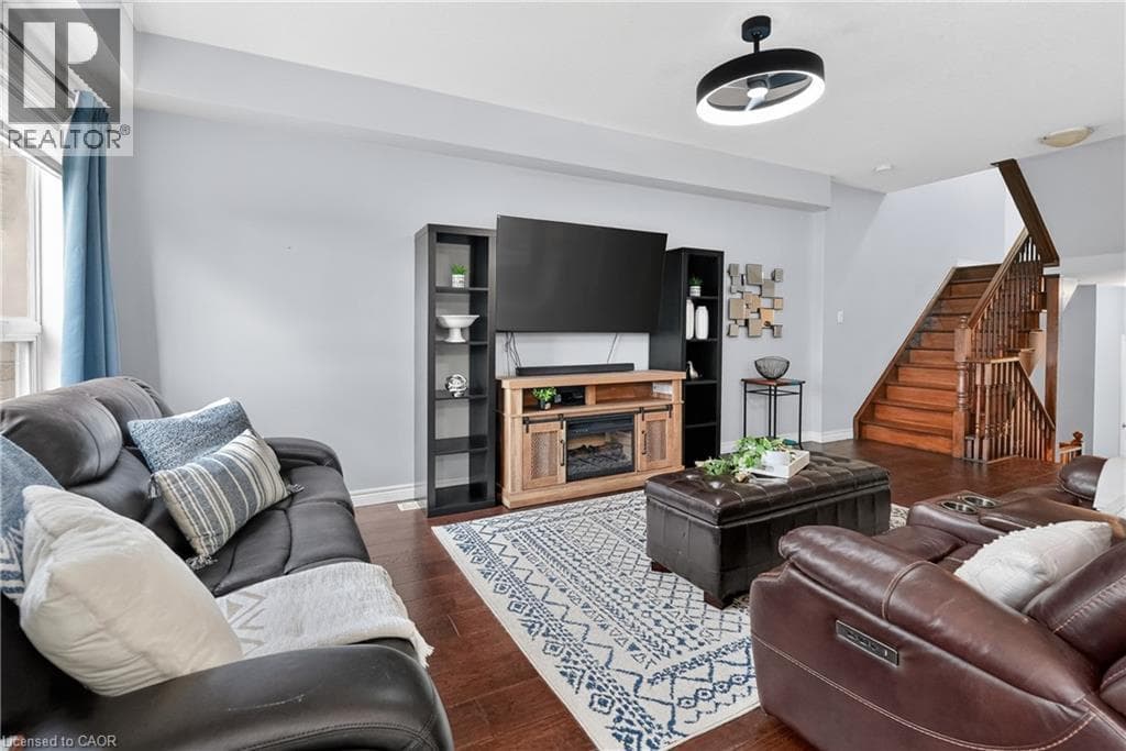 Single Family at 11- 8 LAKELAWN Road, Grimsby, Ontario - Photo 5 - RE/MAX Garden City Realty