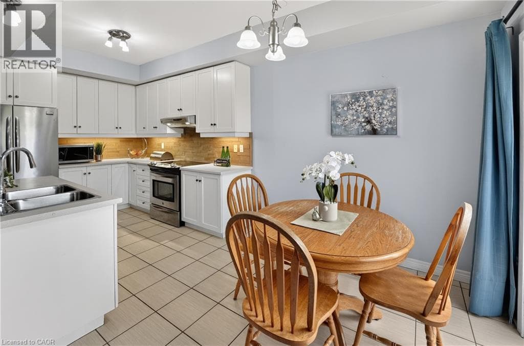 Single Family at 11- 8 LAKELAWN Road, Grimsby, Ontario - Photo 7 - RE/MAX Garden City Realty