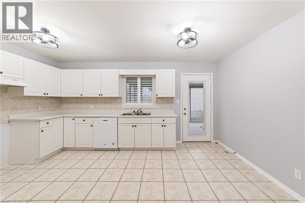 Single Family at 296 AUTUMN Crescent, Welland, Ontario - Photo 10 - RE/MAX Garden City Realty