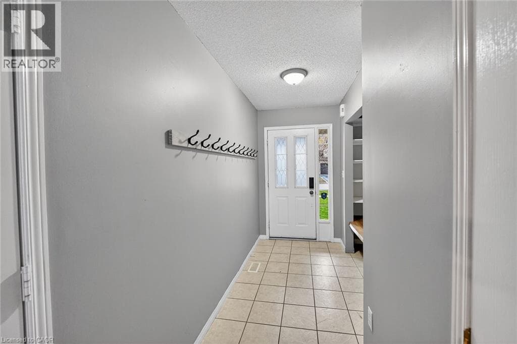 Single Family at 41 KENYON Crescent, Grimsby, Ontario - Photo 4 - RE/MAX Garden City Realty