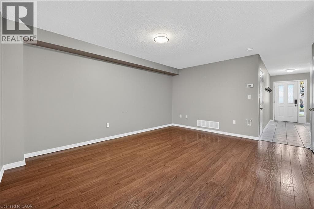 Single Family at 41 KENYON Crescent, Grimsby, Ontario - Photo 8 - RE/MAX Garden City Realty