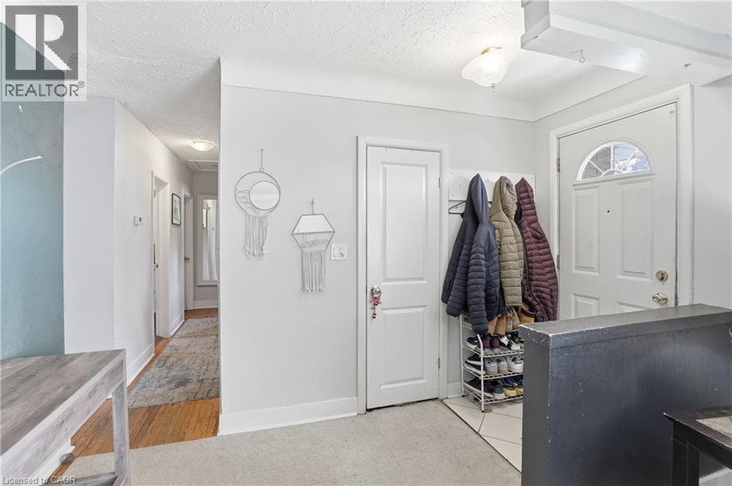 Single Family at 42 SUNNYLEA Drive, St. Catharines, Ontario - Photo 5 - RE/MAX Garden City Realty