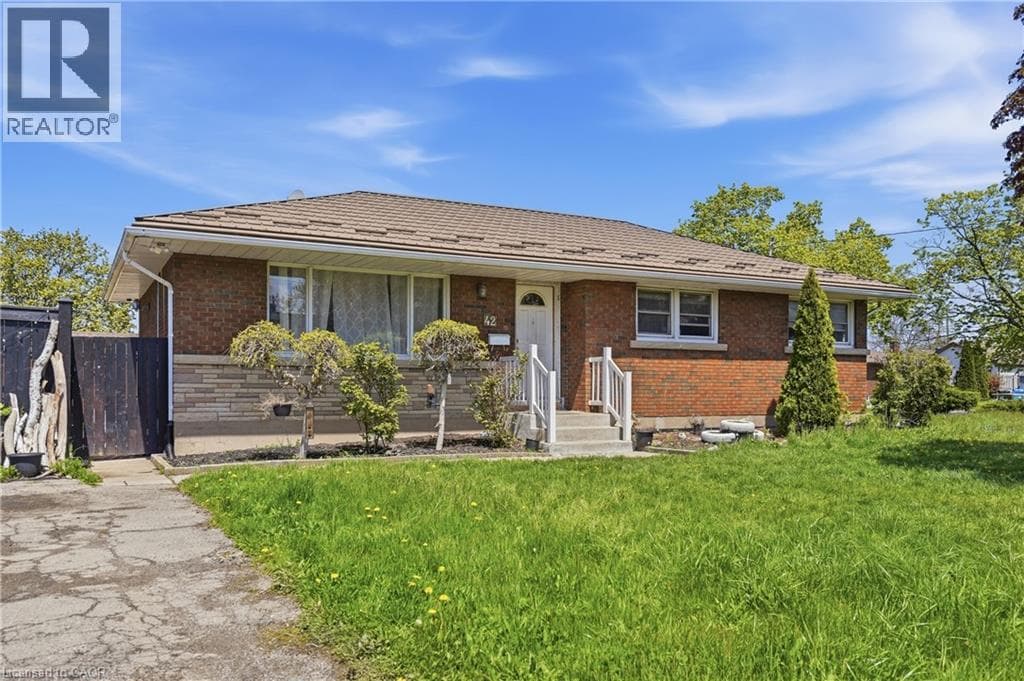 Single Family at 42 SUNNYLEA Drive, St. Catharines, Ontario - Photo 2 - RE/MAX Garden City Realty