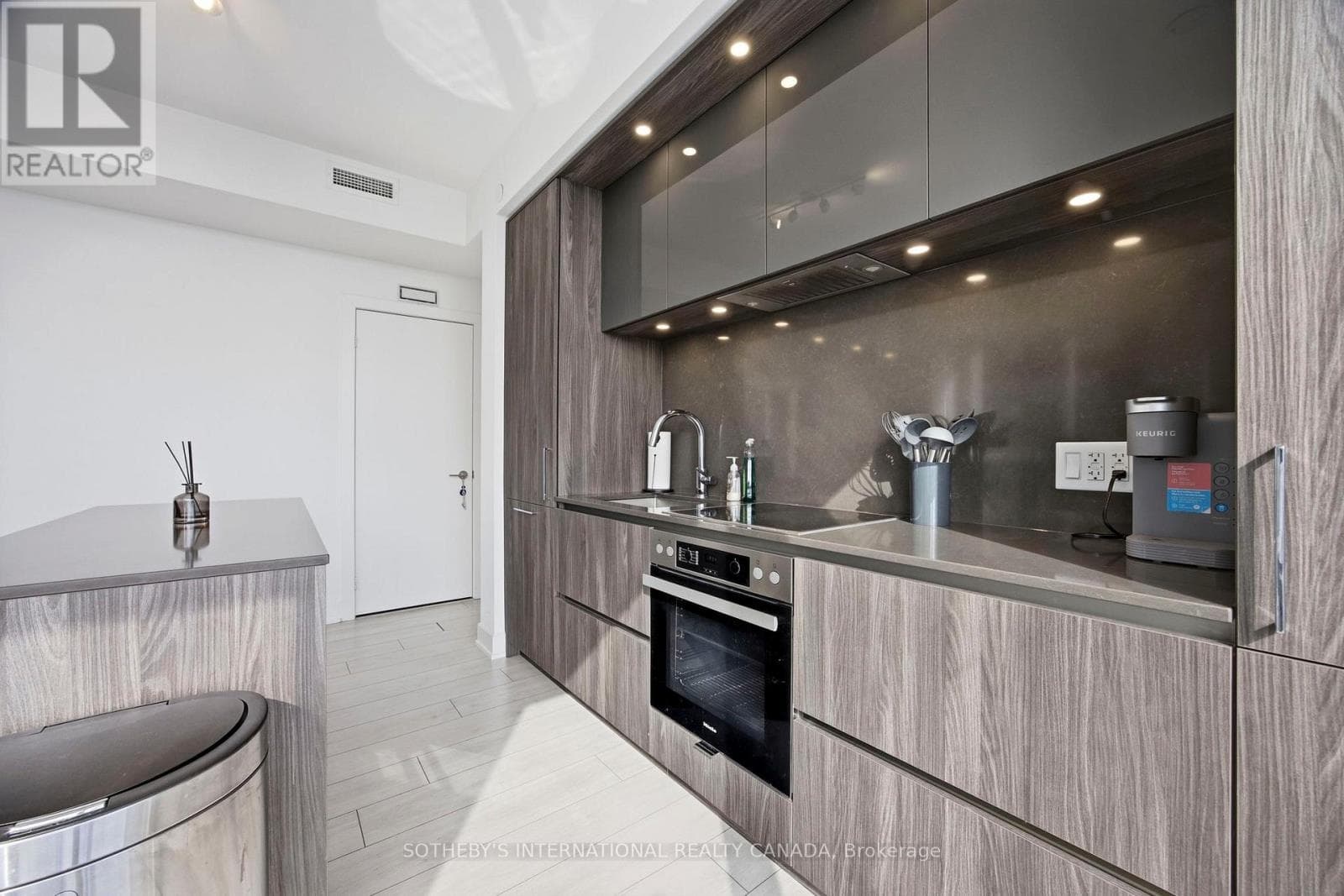Single Family at 2410- 35 Mercer Street, Toronto (Waterfront Communities), Ontario - Photo 7 - RE/MAX Garden City Realty
