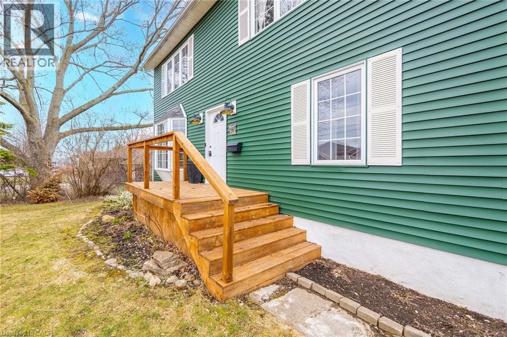 Single Family at 29 QUAKER Road, Welland, Ontario - Photo 4 - RE/MAX Garden City Realty