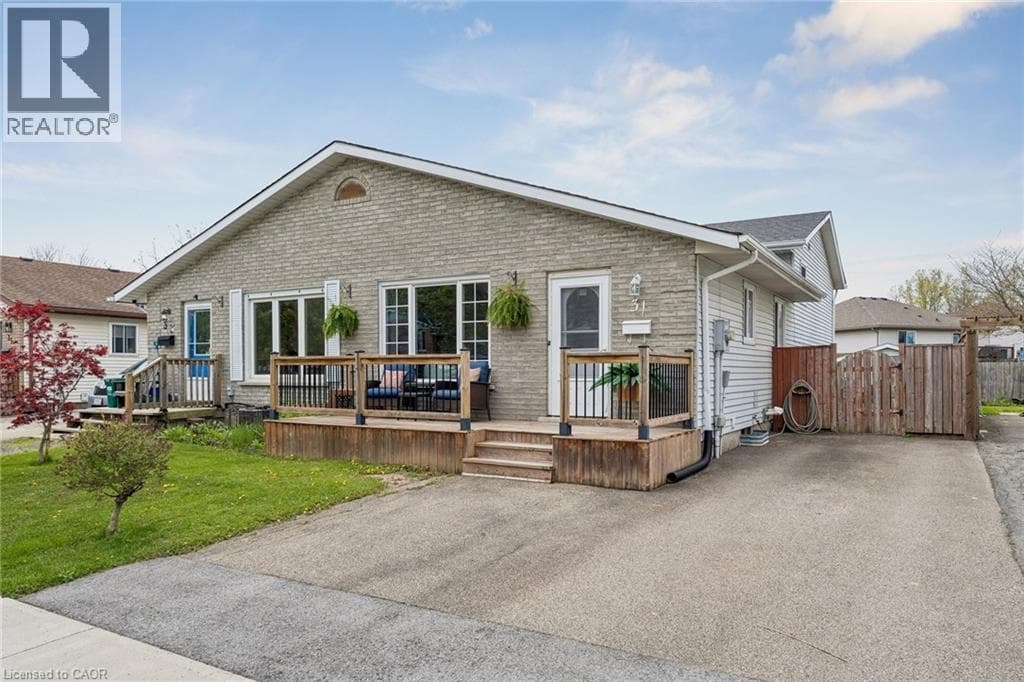 Single Family at 31 MAYFAIR Drive, Welland, Ontario - Photo 2 - RE/MAX Garden City Realty