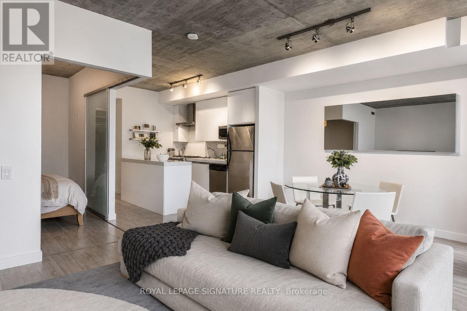 Single Family at 306- 75 Portland Street, Toronto (Waterfront Communities), Ontario - Photo 5 - RE/MAX Garden City Realty