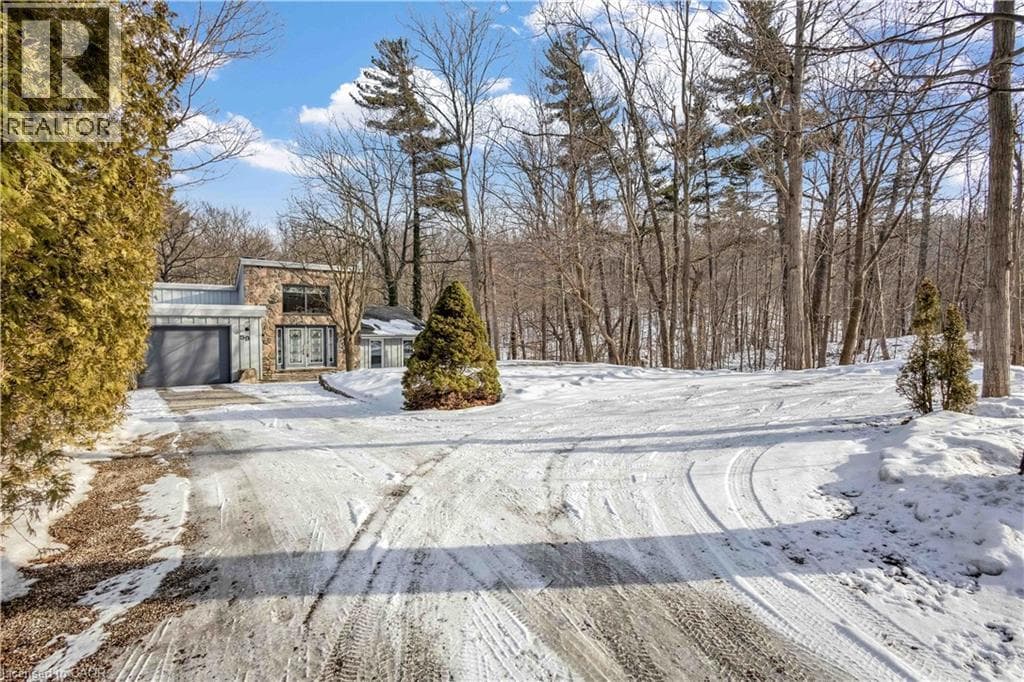 Single Family at 59 PARK Road, Grimsby, Ontario - Photo 5 - RE/MAX Garden City Realty